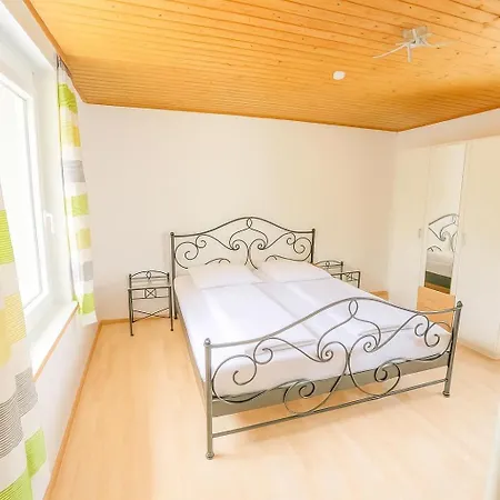 Rafaela Mit Privatstrand Apartman